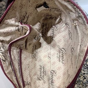 Guess Bags - Never used guess purse! Guess Bags - Never used guess purse!